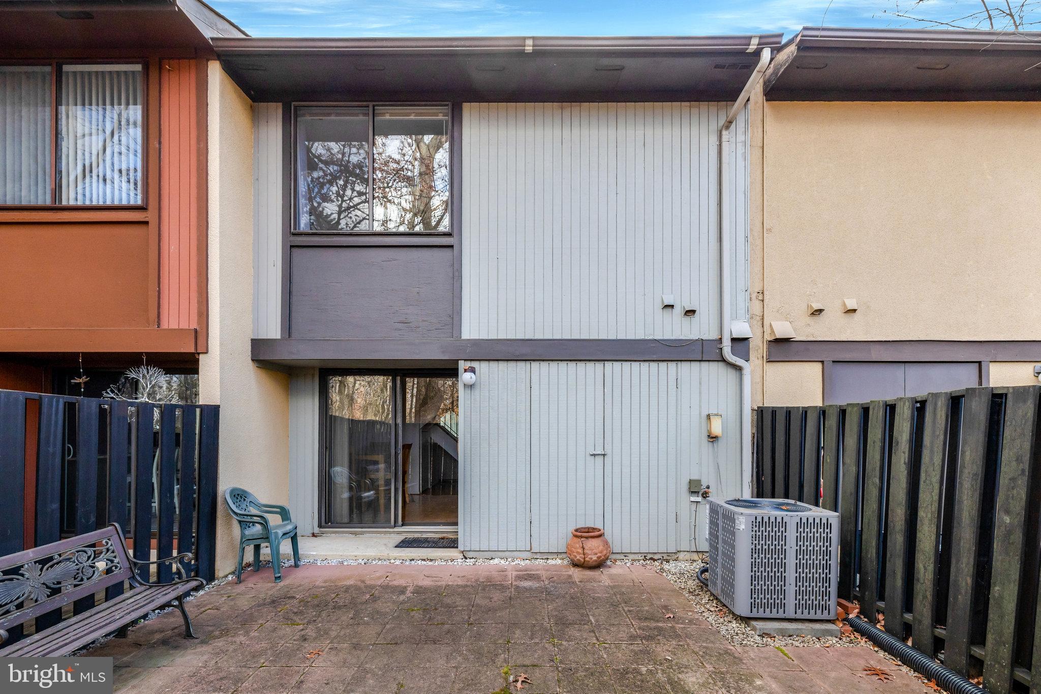 RESTON - Residential