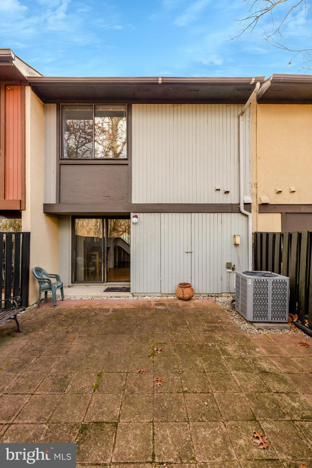 RESTON - Residential