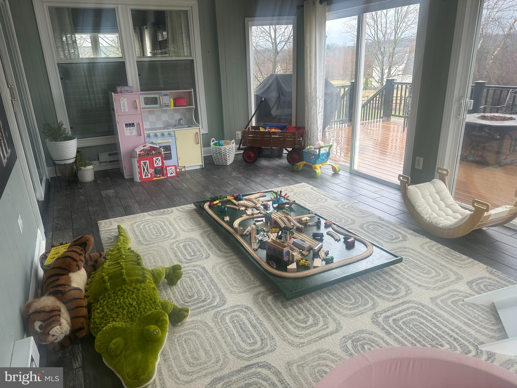 HILLTOWN WOODS - Residential