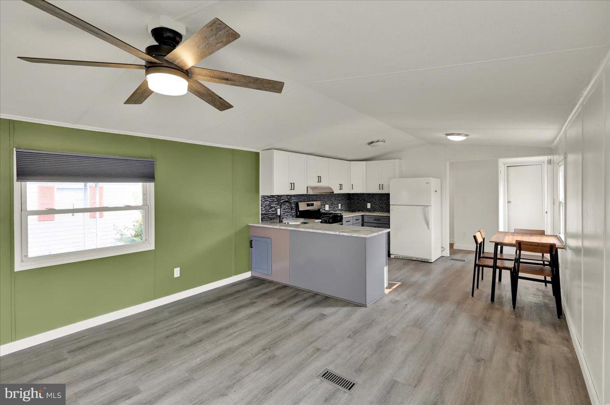 LAUREL COMMONS - Residential