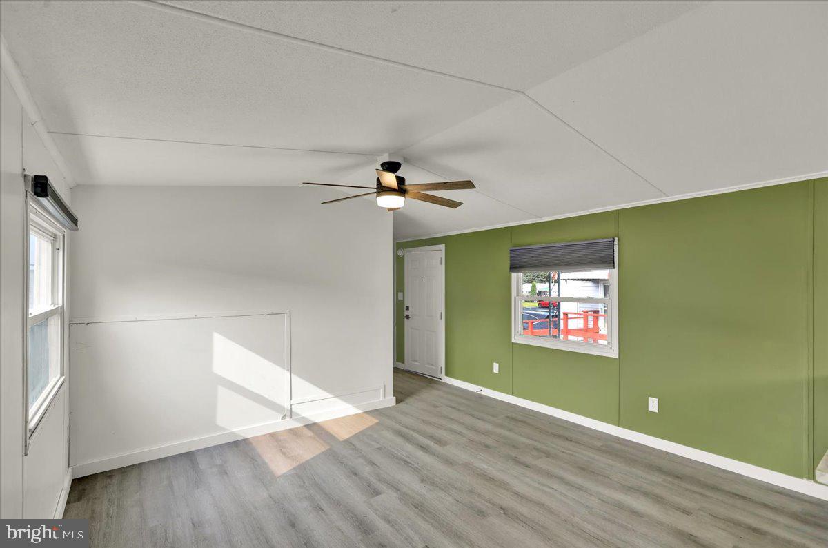 LAUREL COMMONS - Residential