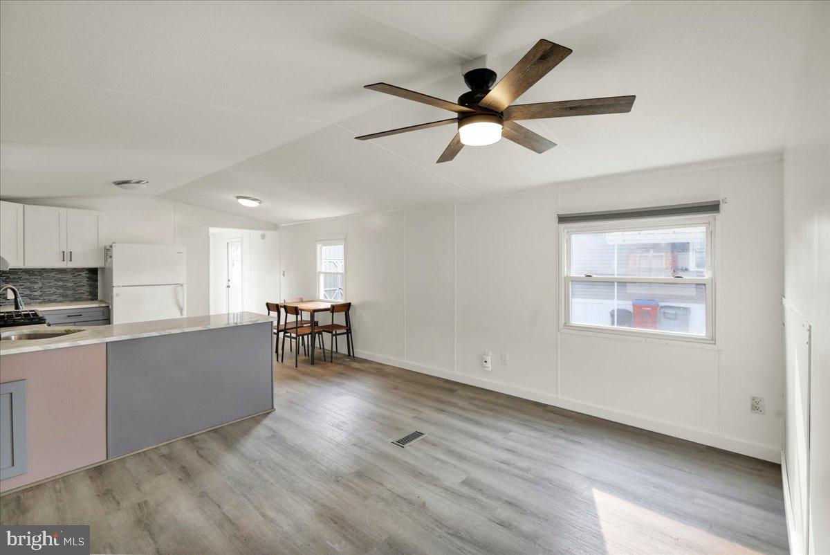 LAUREL COMMONS - Residential