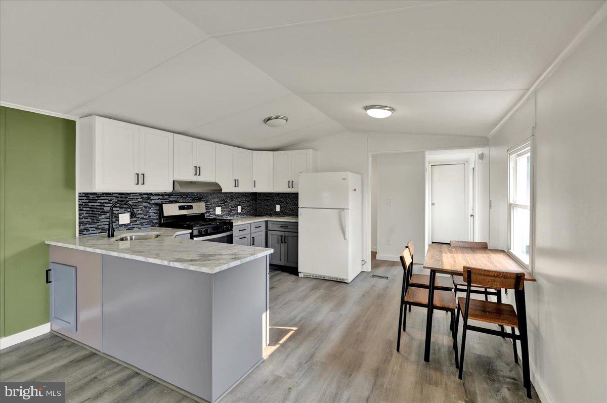 LAUREL COMMONS - Residential