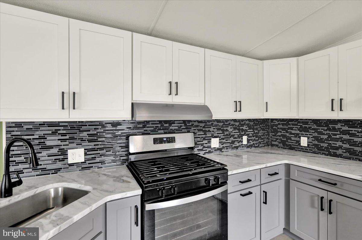 LAUREL COMMONS - Residential