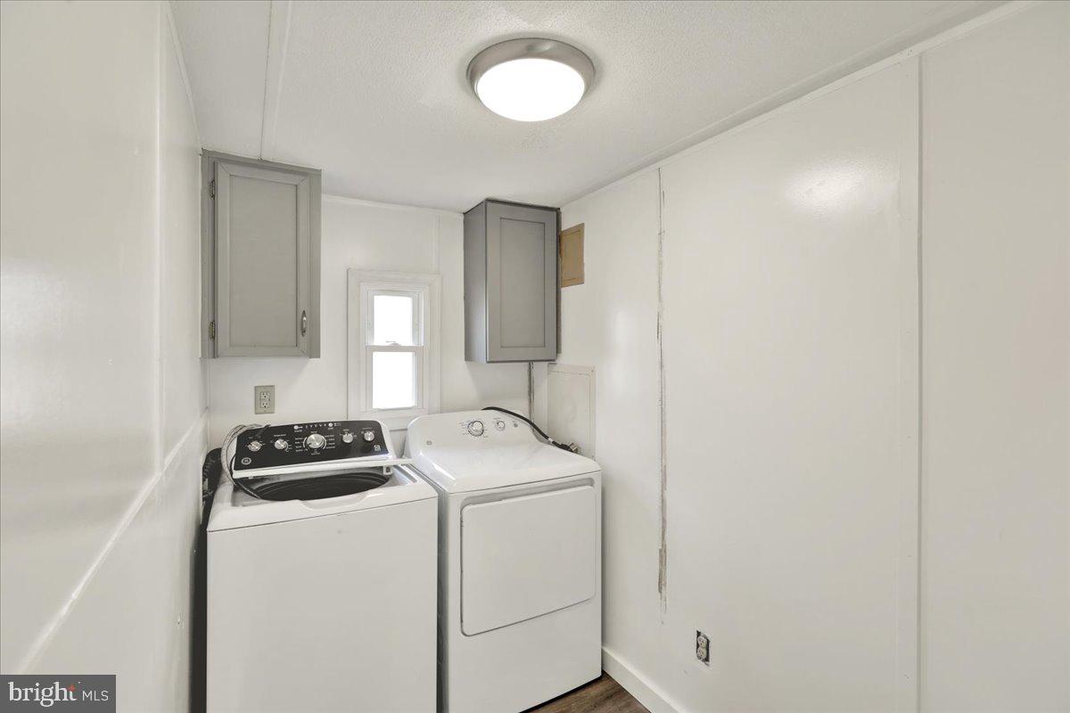 LAUREL COMMONS - Residential