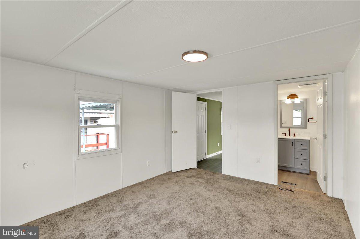 LAUREL COMMONS - Residential