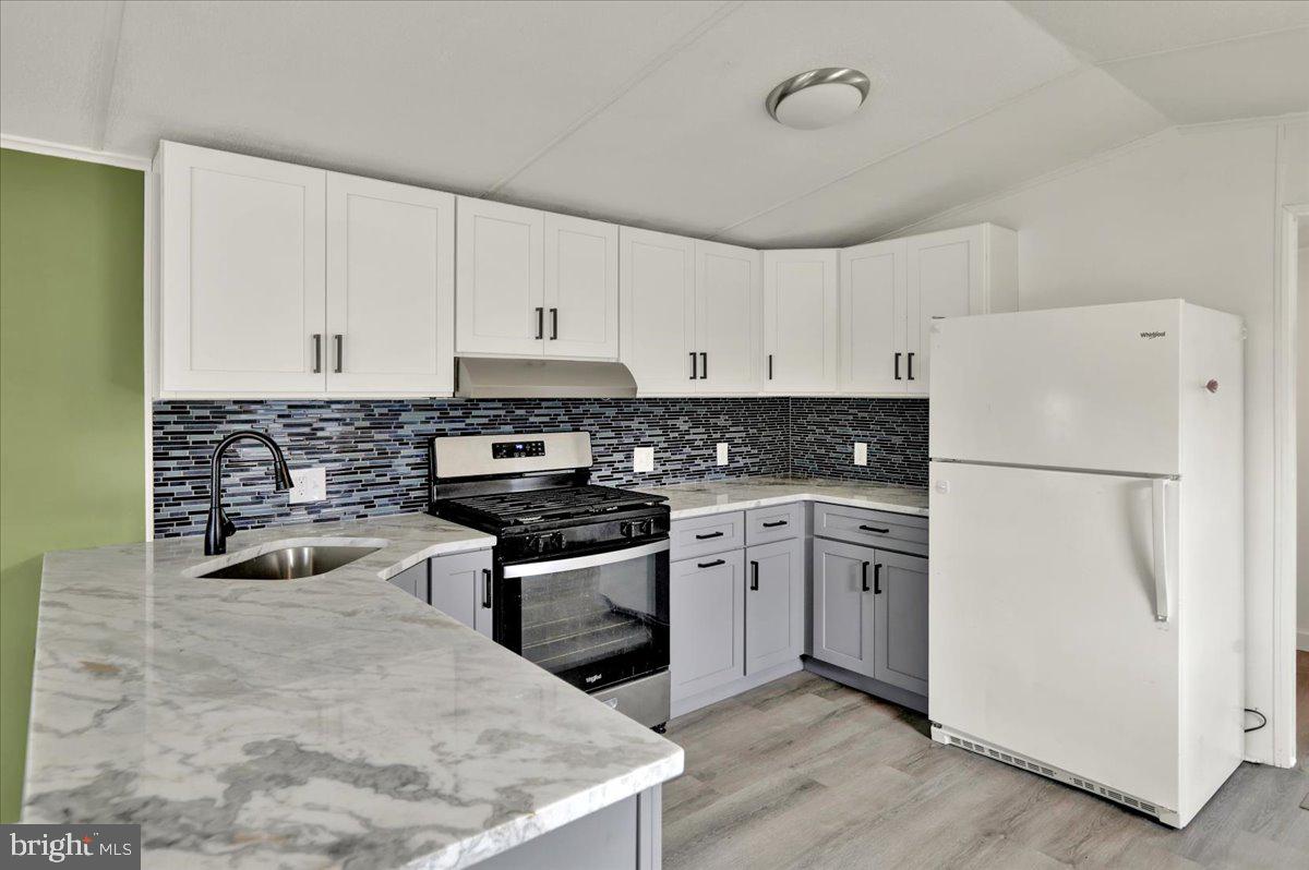 LAUREL COMMONS - Residential