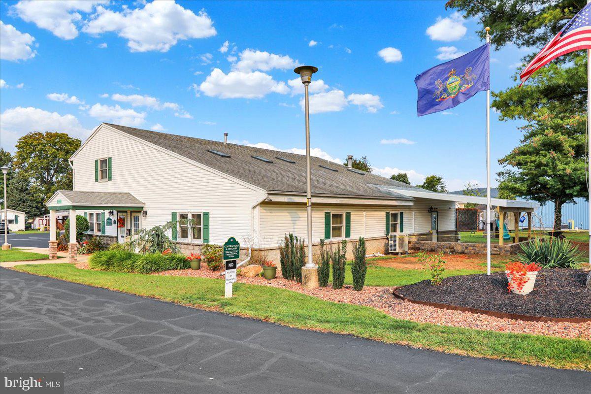 LAUREL COMMONS - Residential