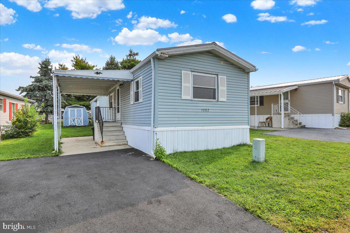 LAUREL COMMONS - Residential