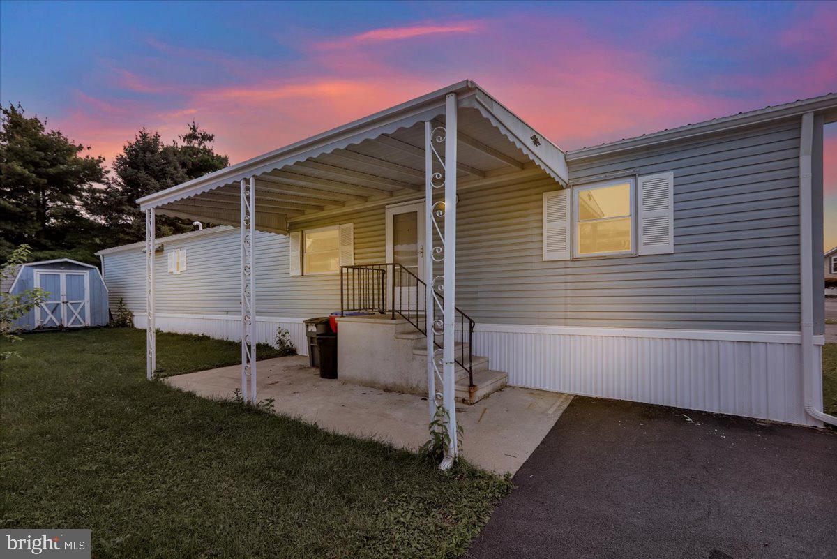 LAUREL COMMONS - Residential