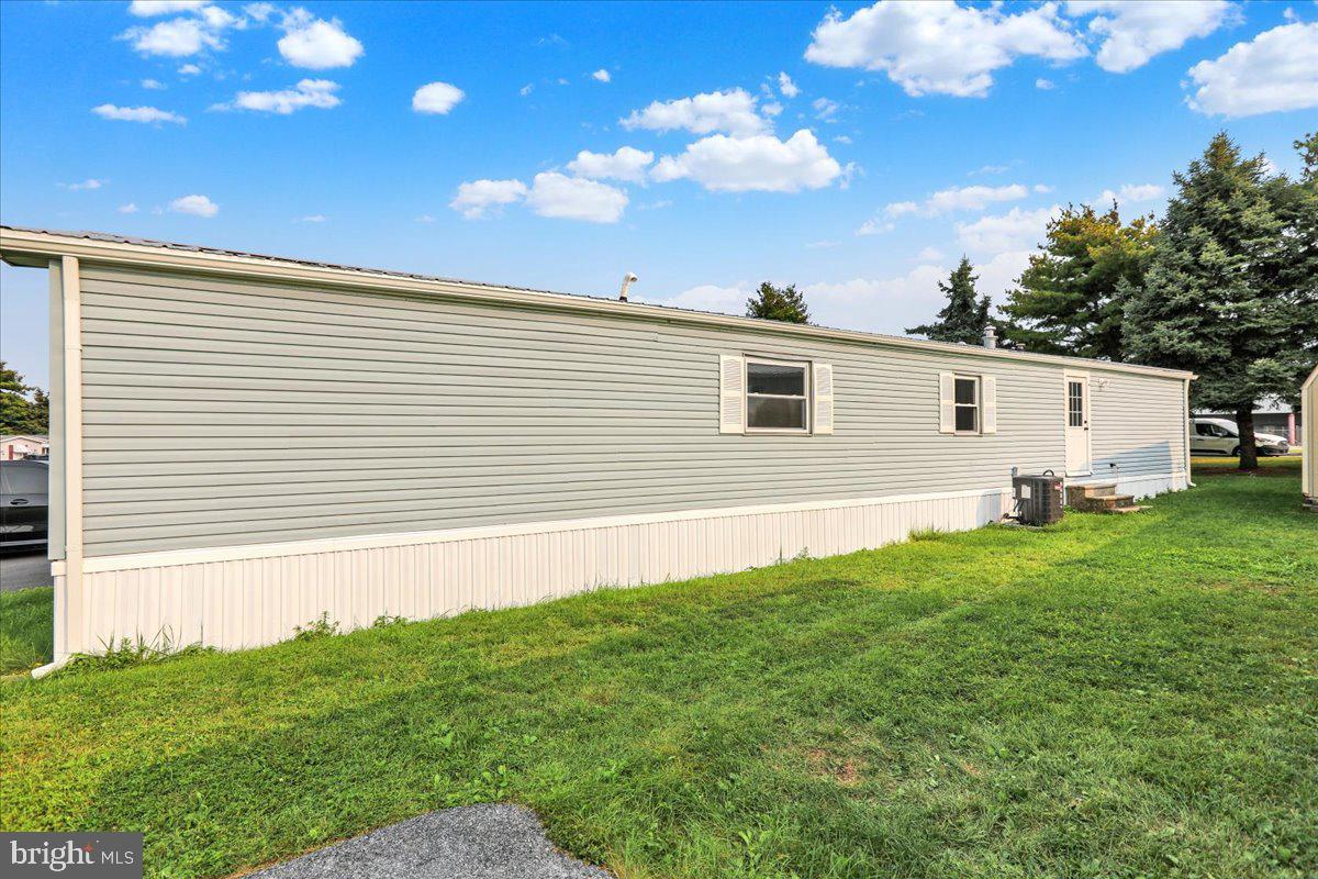 LAUREL COMMONS - Residential