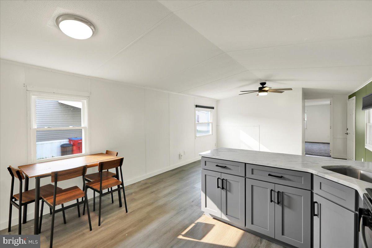 LAUREL COMMONS - Residential