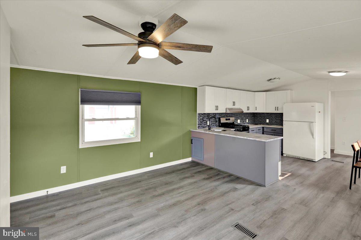 LAUREL COMMONS - Residential