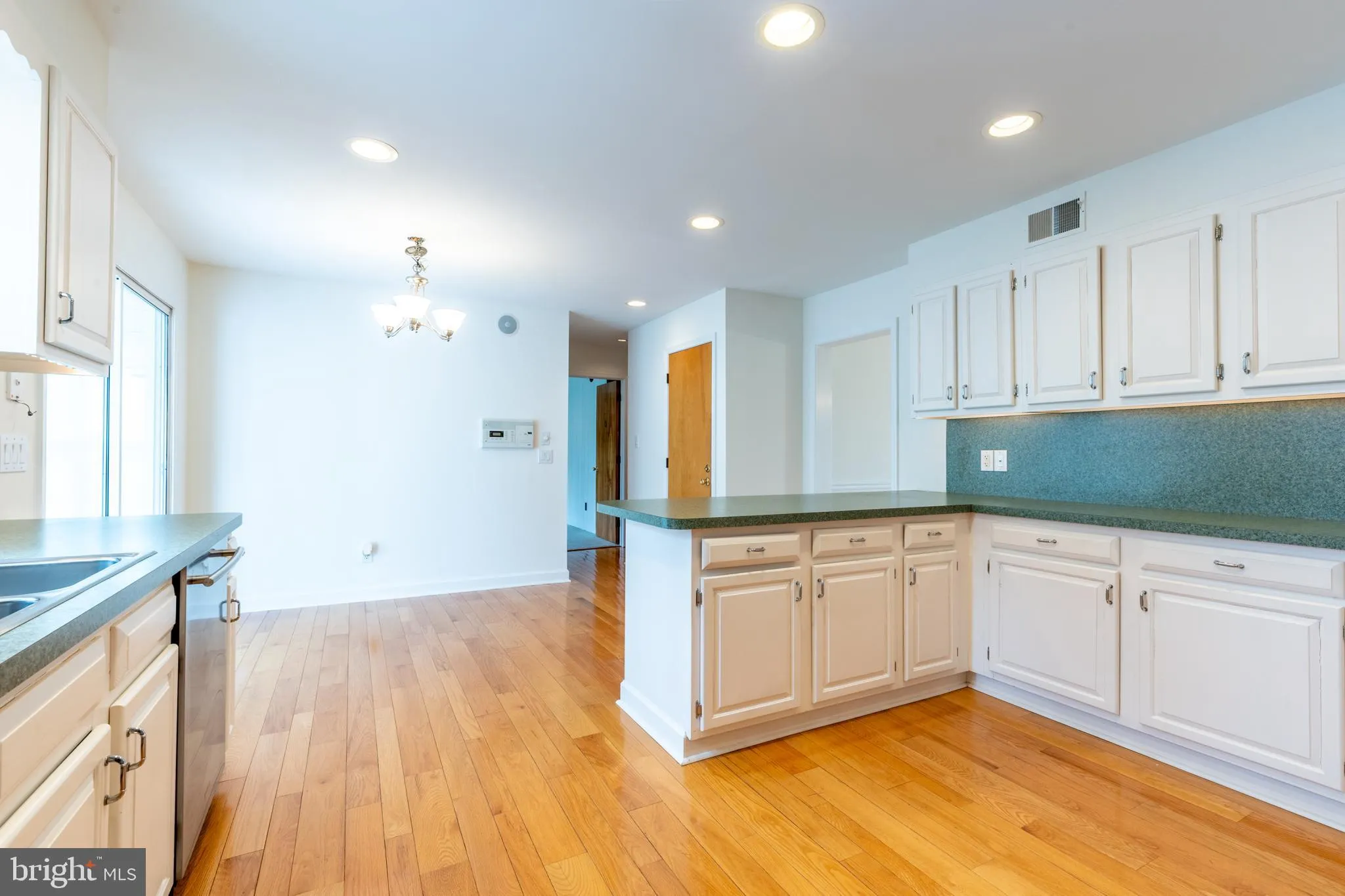 Greenville, Delaware 19807, United States, 4 Bedrooms Bedrooms, ,3 BathroomsBathrooms,Residential,Pending,104667