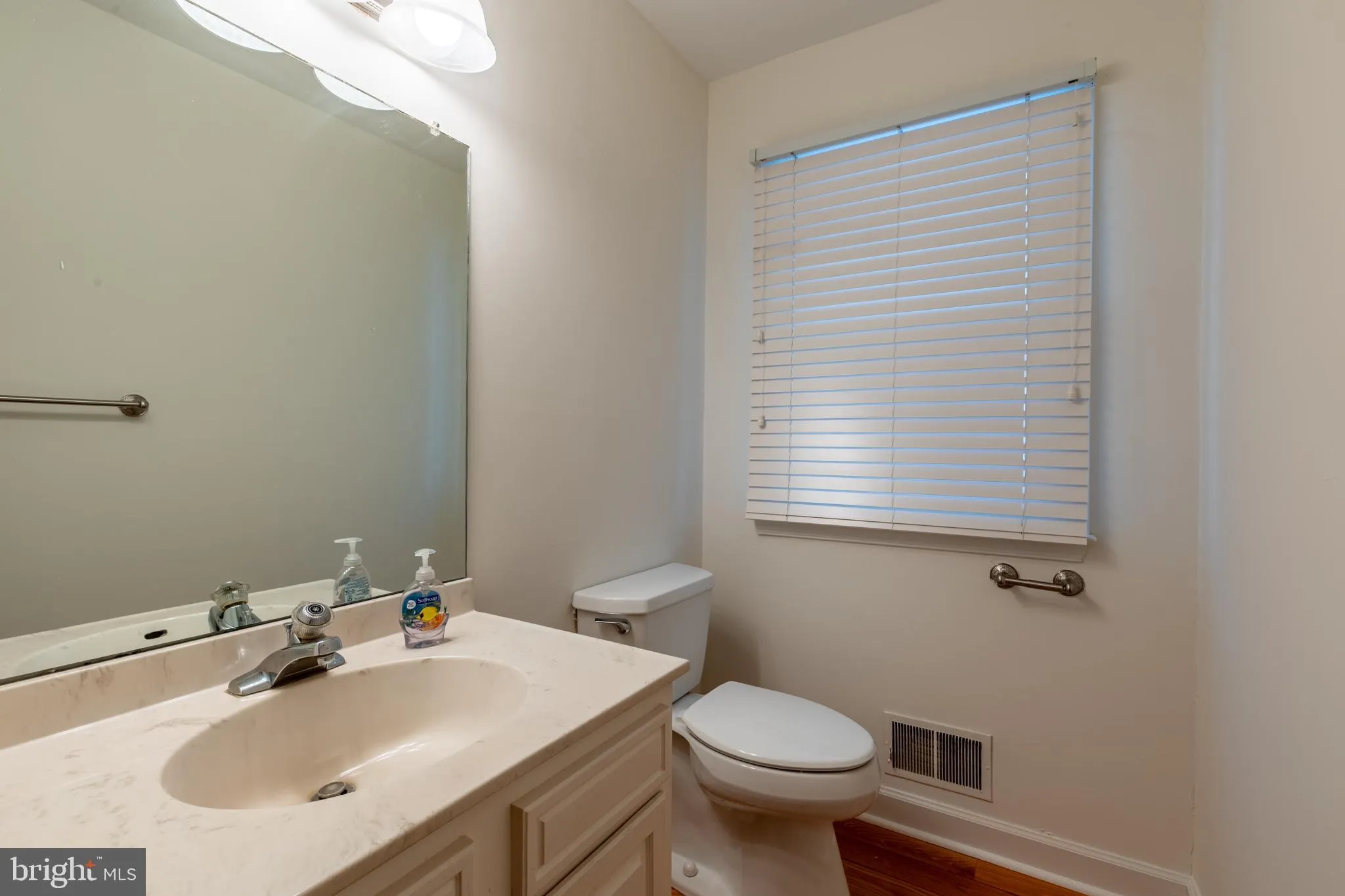 Greenville, Delaware 19807, United States, 4 Bedrooms Bedrooms, ,3 BathroomsBathrooms,Residential,Pending,104667