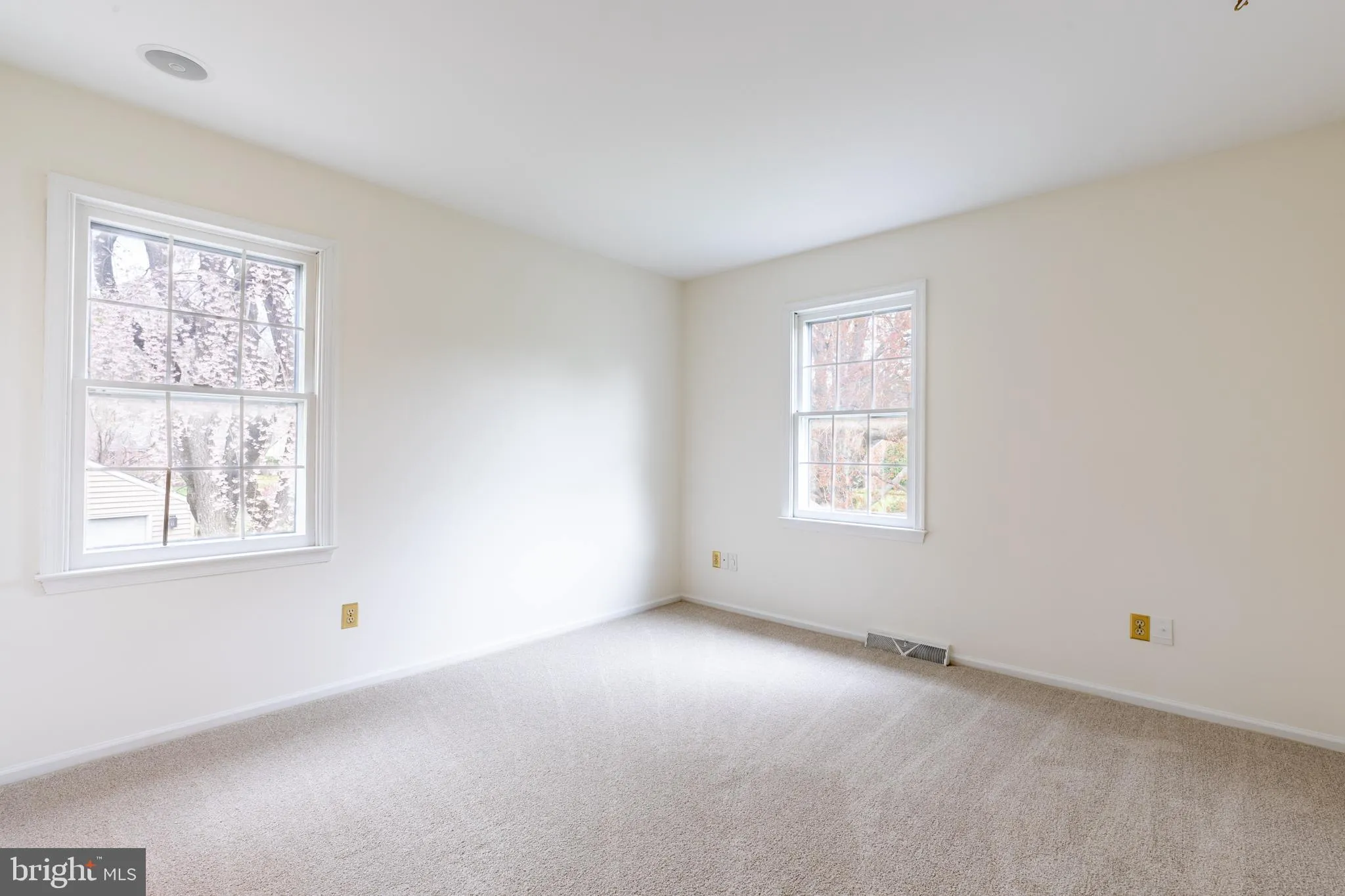 Greenville, Delaware 19807, United States, 4 Bedrooms Bedrooms, ,3 BathroomsBathrooms,Residential,Pending,104667