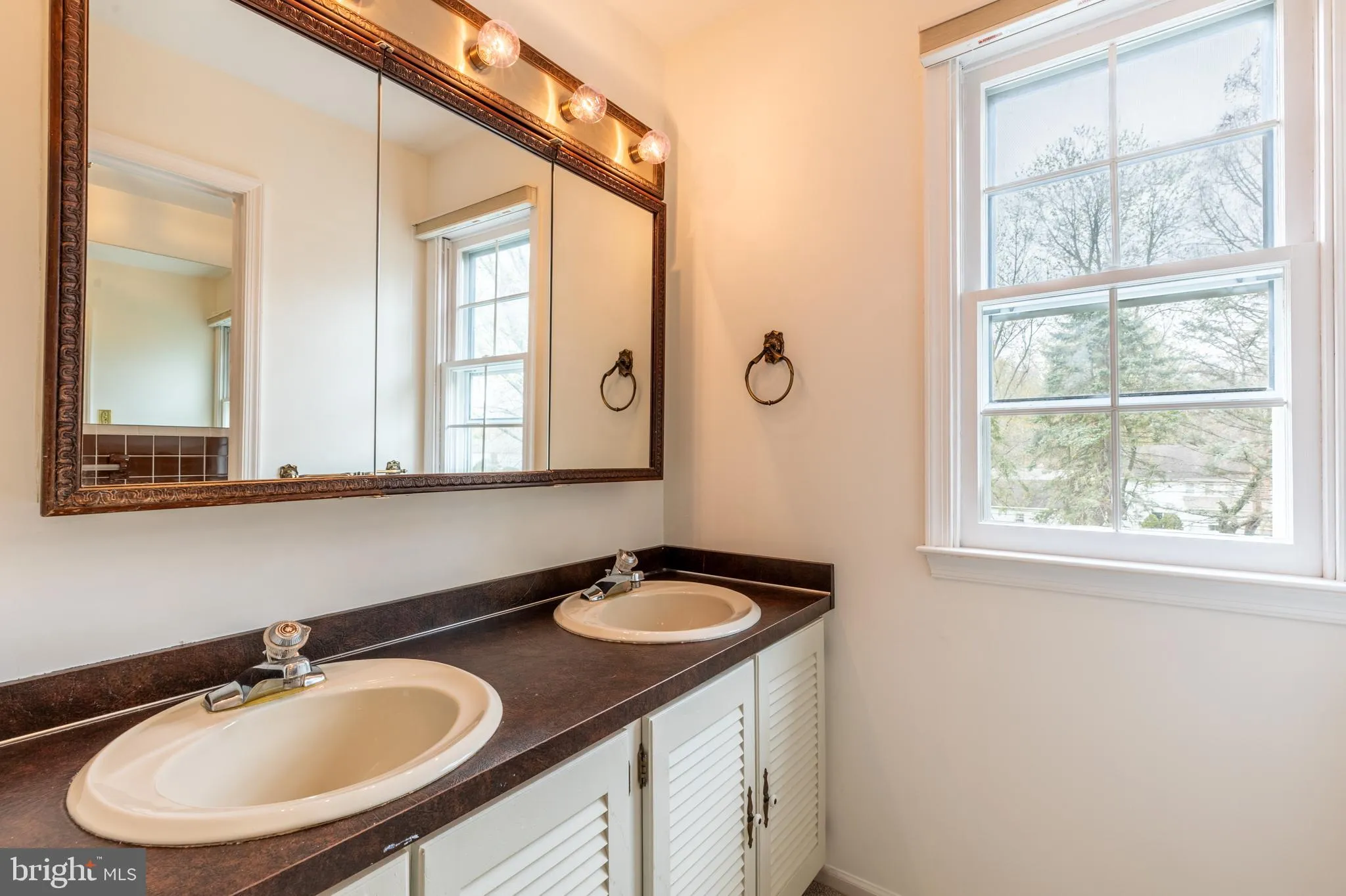 Greenville, Delaware 19807, United States, 4 Bedrooms Bedrooms, ,3 BathroomsBathrooms,Residential,Pending,104667