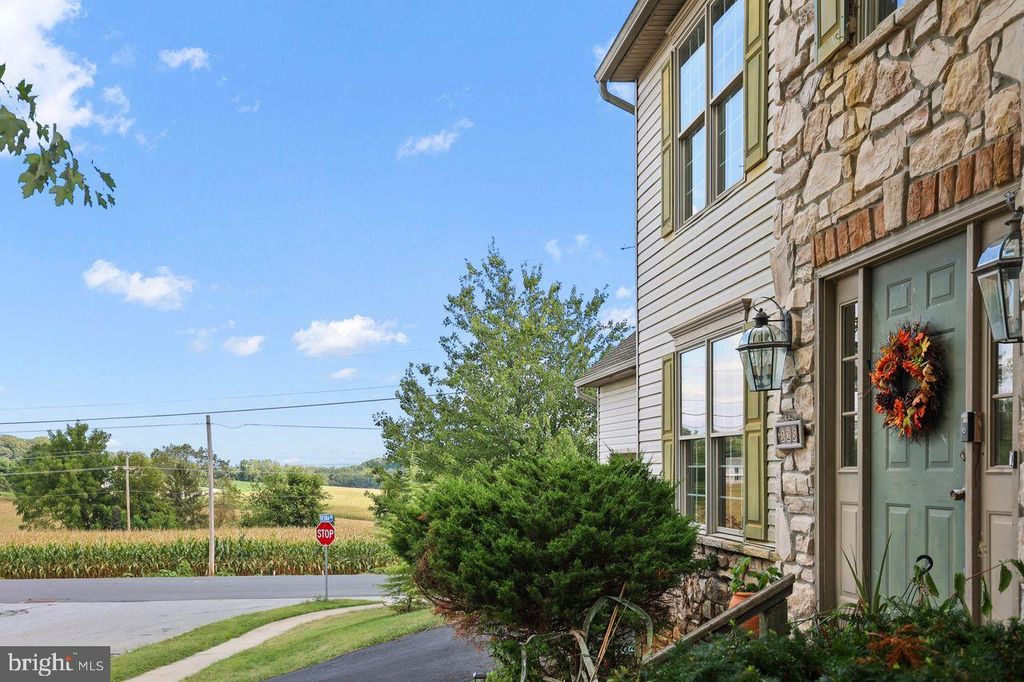 Photo of 125 Verna Drive, DALLASTOWN, PA 17313 (MLS # PAYK2089190)