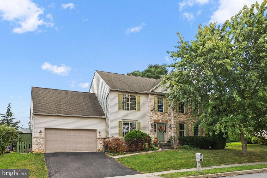 Photo of 125 Verna Drive, DALLASTOWN, PA 17313 (MLS # PAYK2089190)