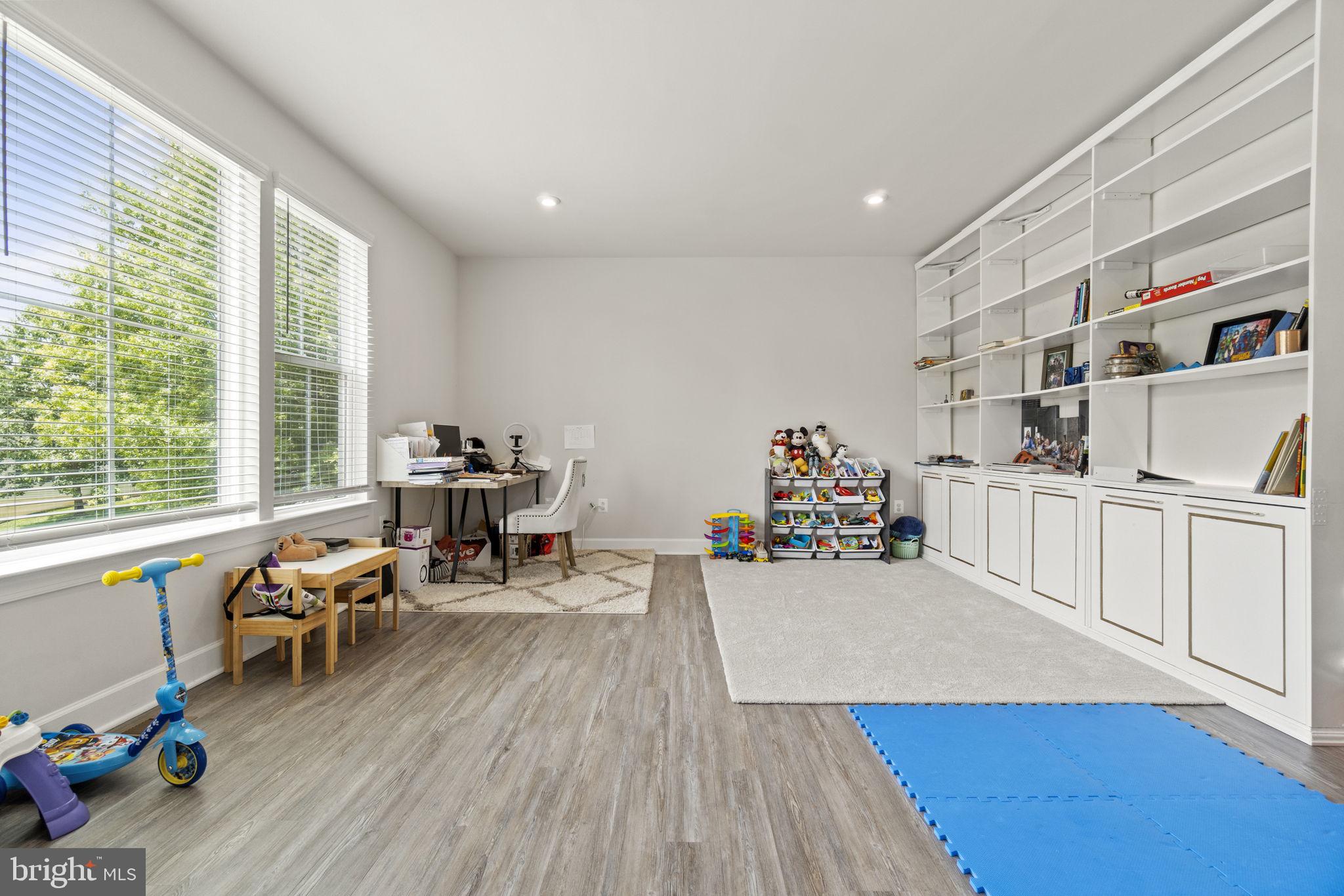 WINDSOR HILL - Residential