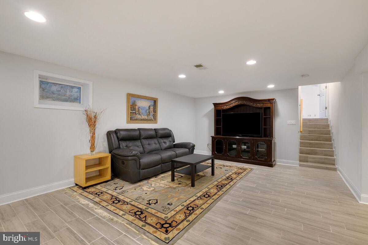 REGENCY ESTATES - Residential