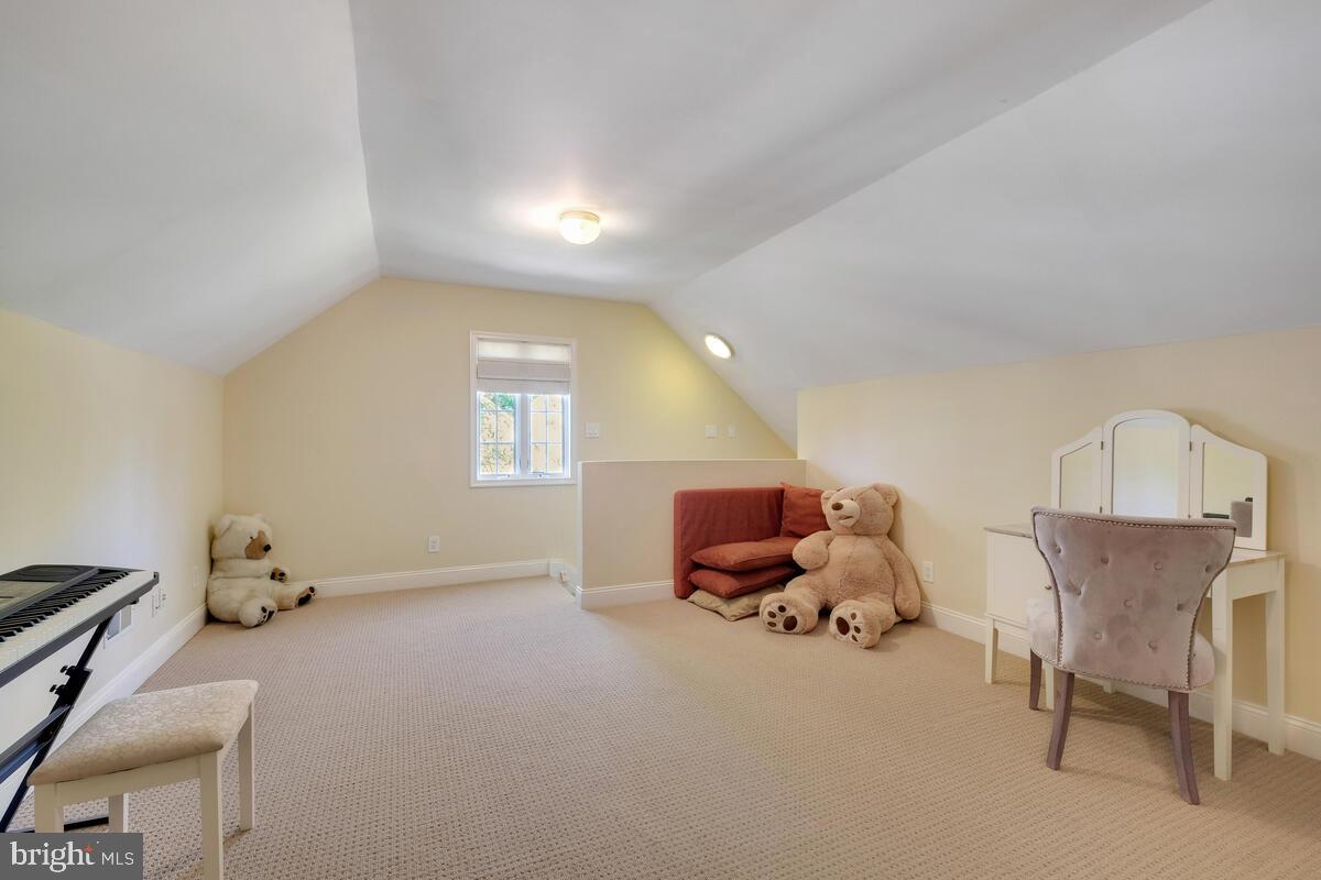 REGENCY ESTATES - Residential