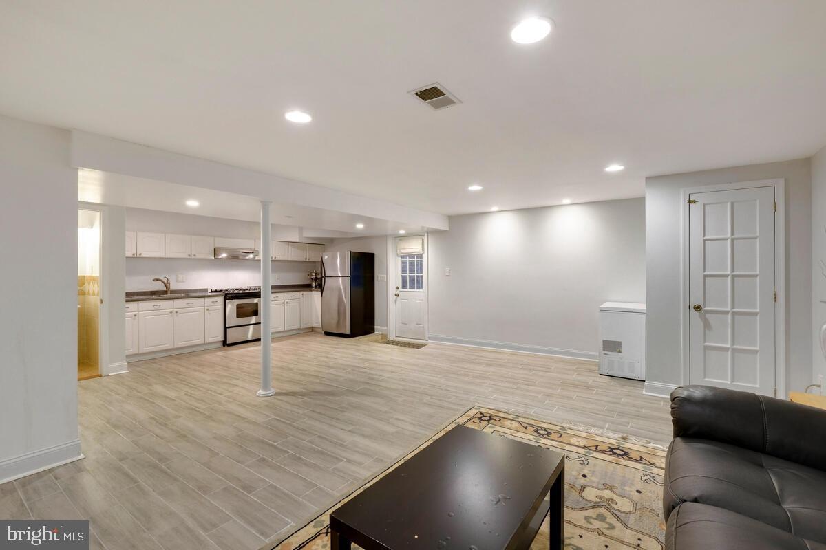 REGENCY ESTATES - Residential