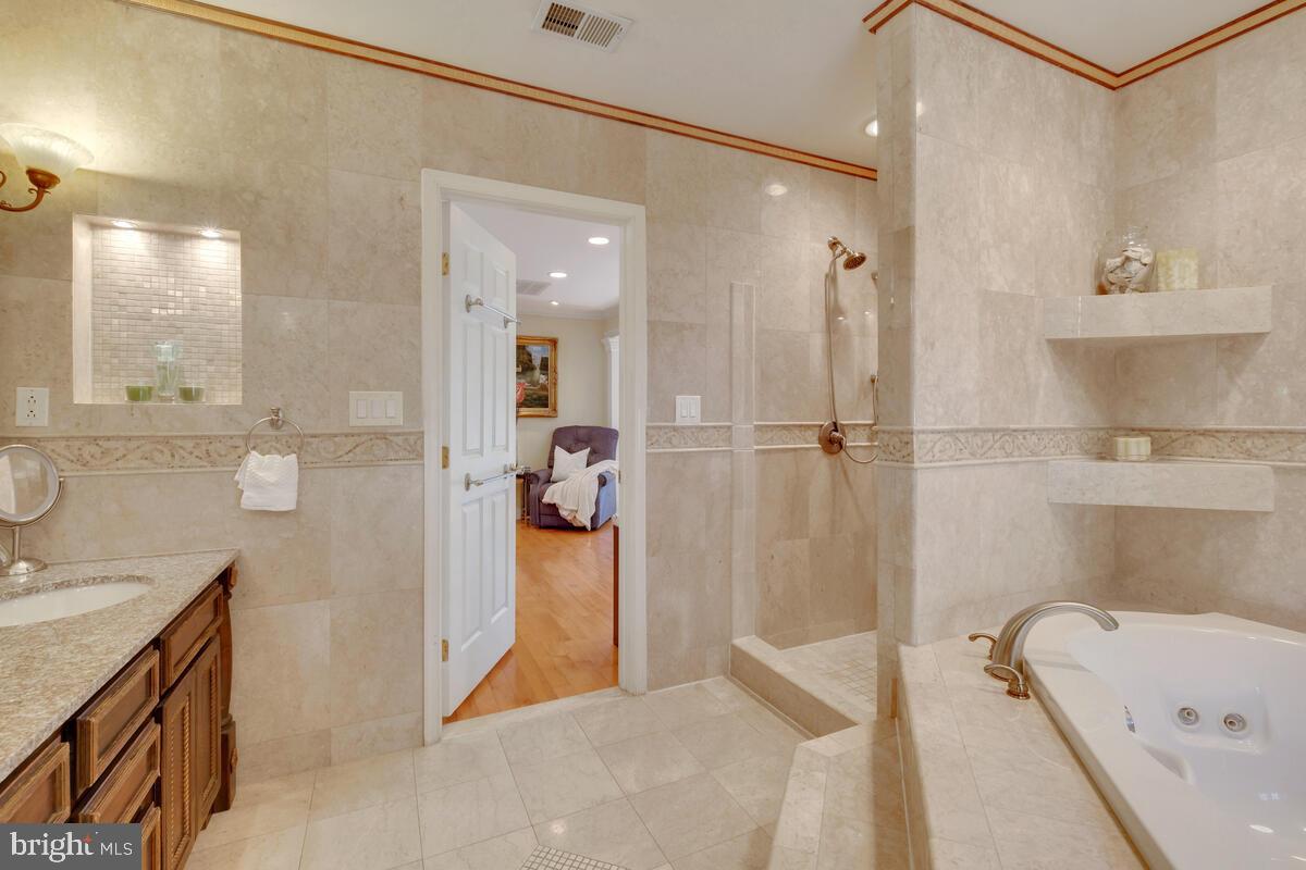 REGENCY ESTATES - Residential