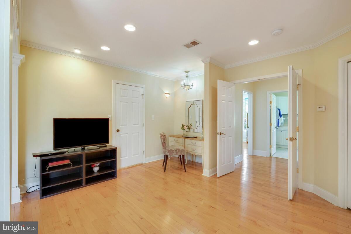 REGENCY ESTATES - Residential