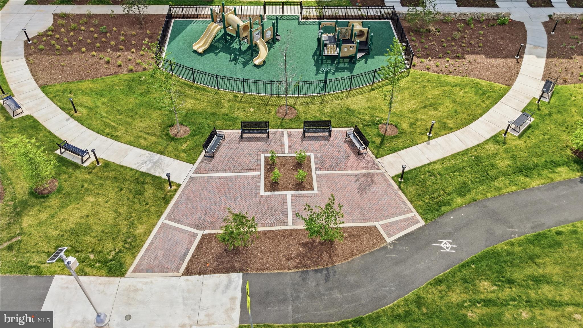 COMMONWEALTH PLACE AT WESTFIELDS - Residential