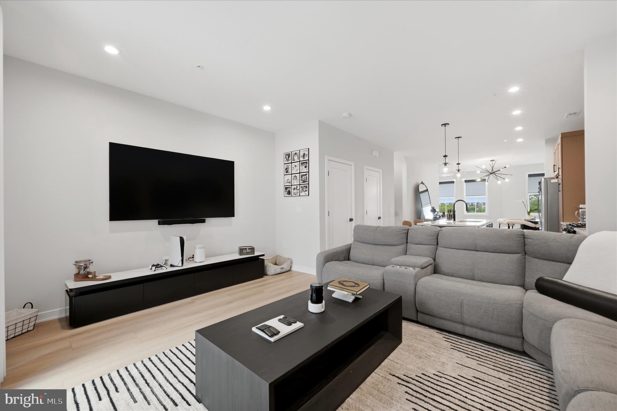 COMMONWEALTH PLACE AT WESTFIELDS - Residential