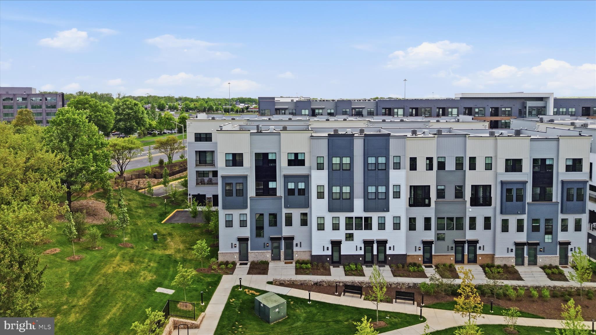 COMMONWEALTH PLACE AT WESTFIELDS - Residential