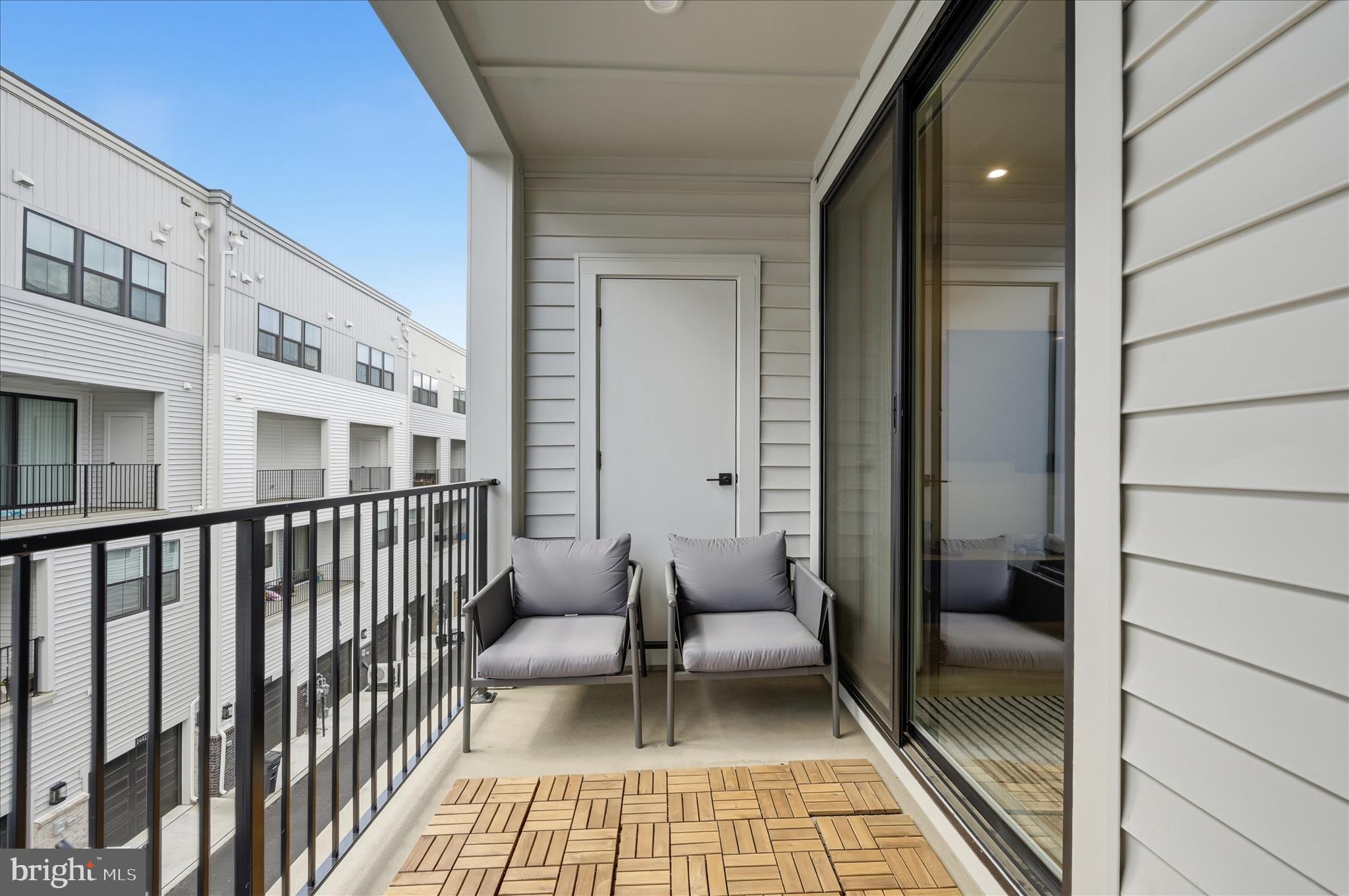 COMMONWEALTH PLACE AT WESTFIELDS - Residential