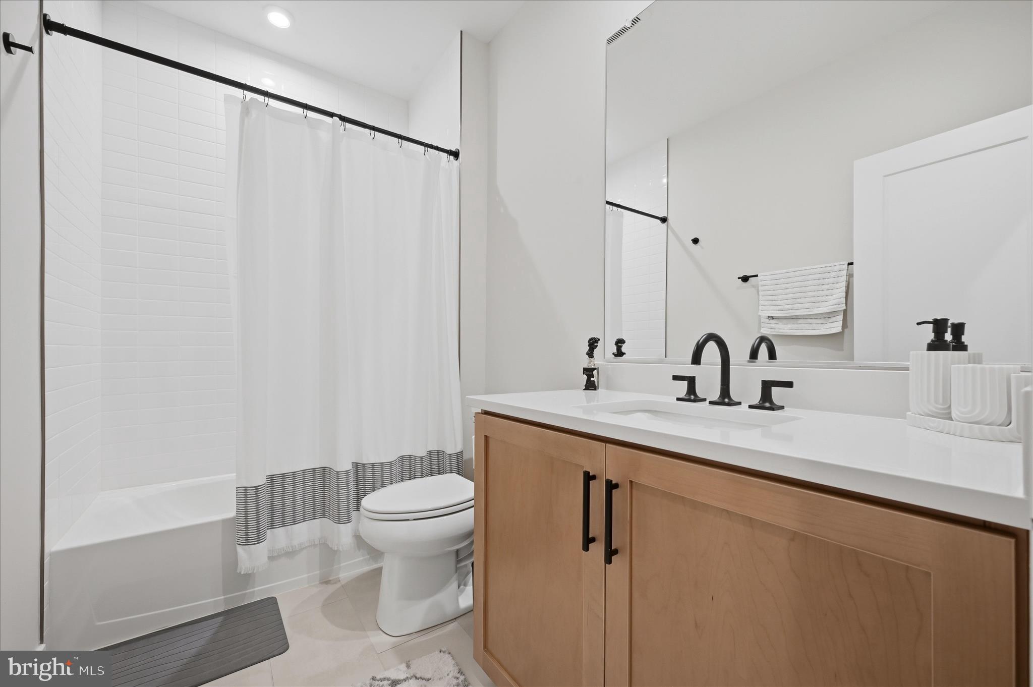 COMMONWEALTH PLACE AT WESTFIELDS - Residential