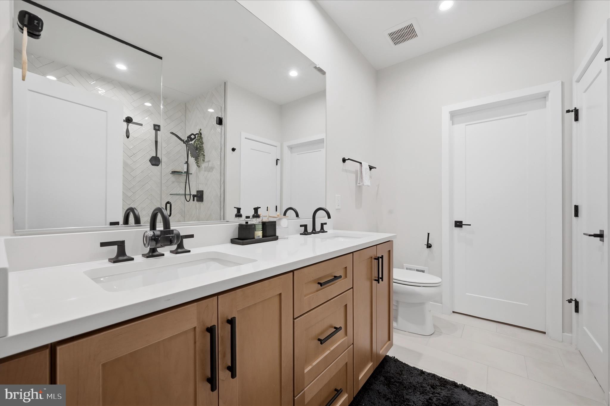 COMMONWEALTH PLACE AT WESTFIELDS - Residential