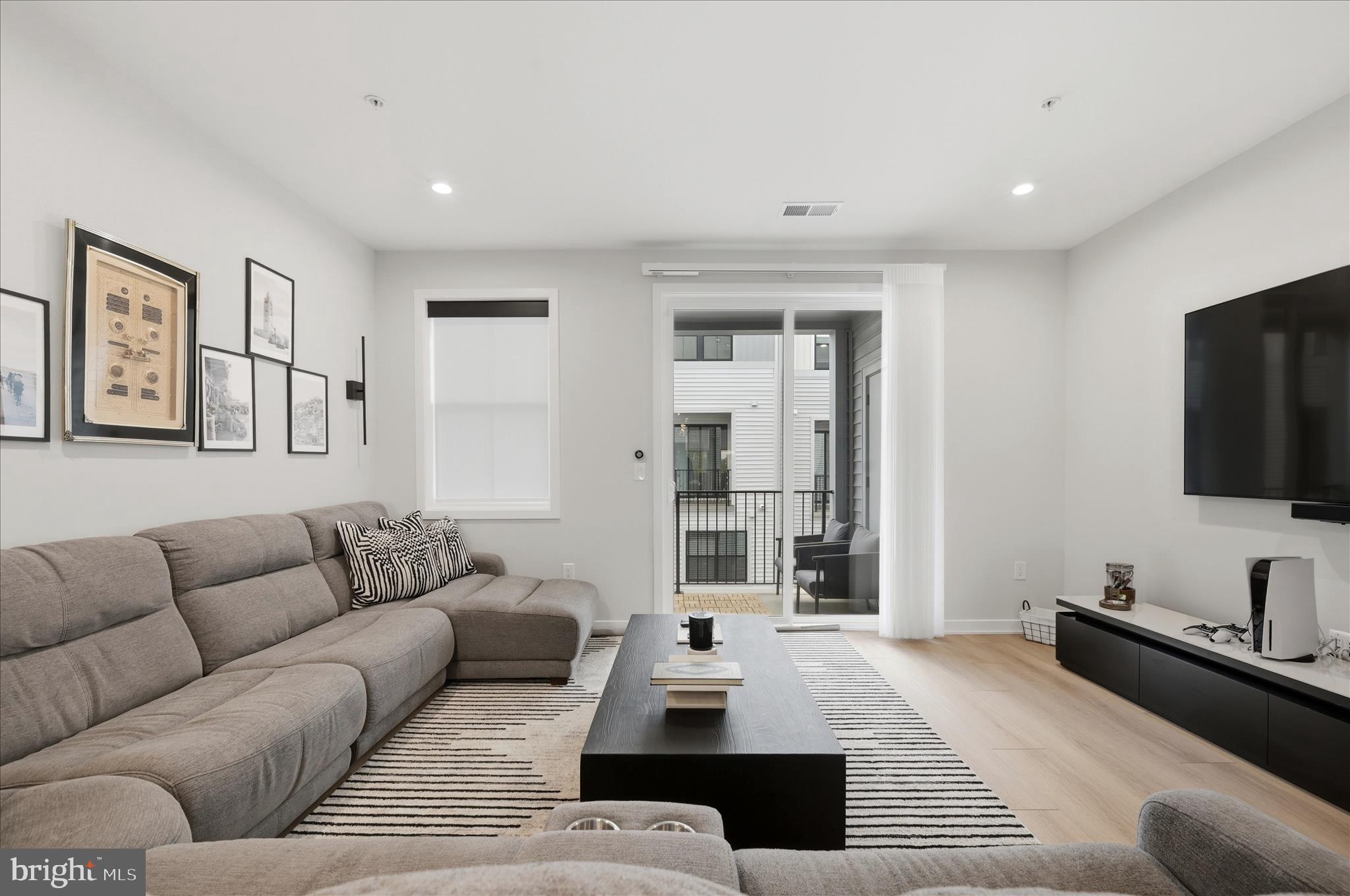 COMMONWEALTH PLACE AT WESTFIELDS - Residential