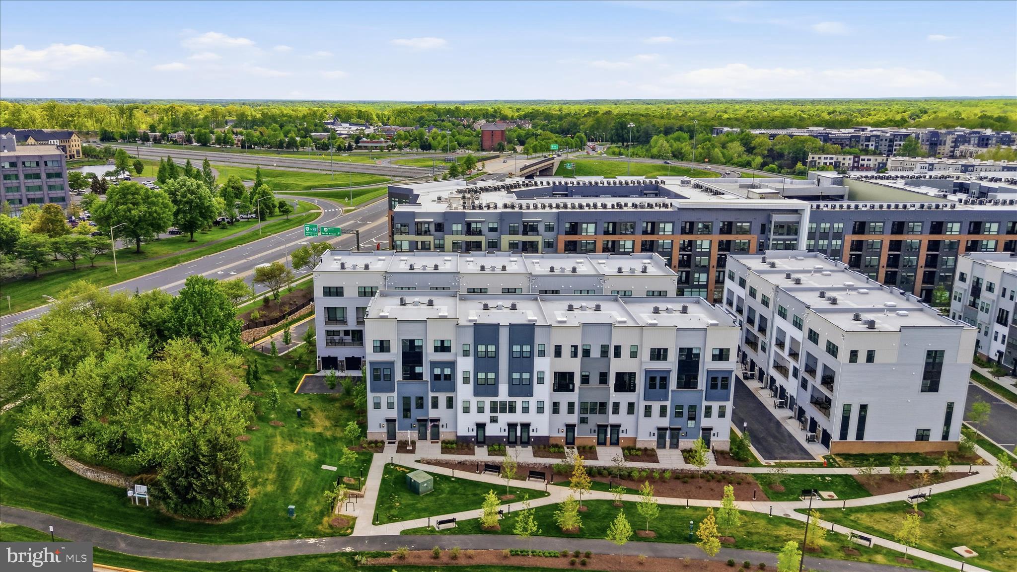 COMMONWEALTH PLACE AT WESTFIELDS - Residential