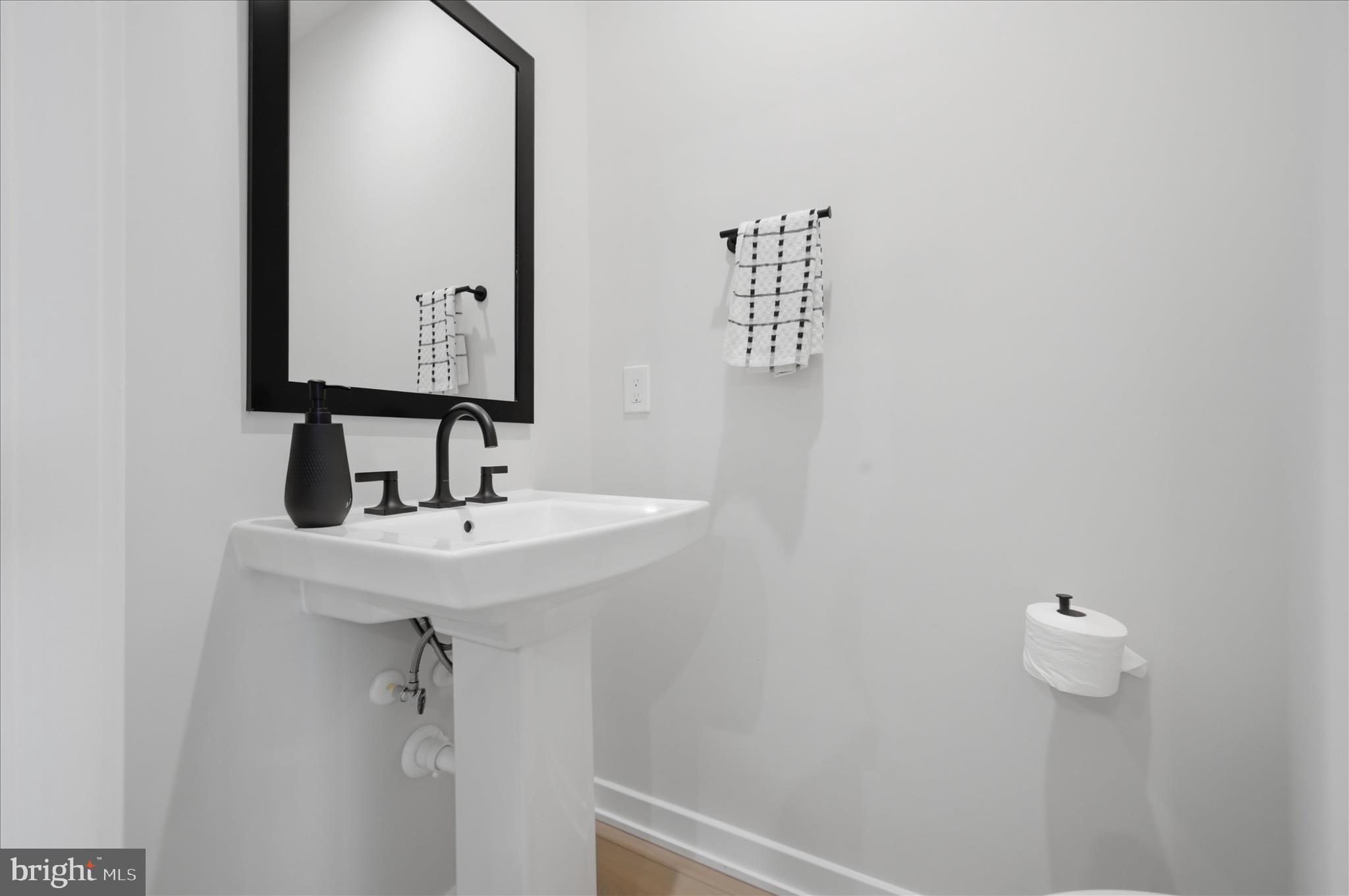 COMMONWEALTH PLACE AT WESTFIELDS - Residential