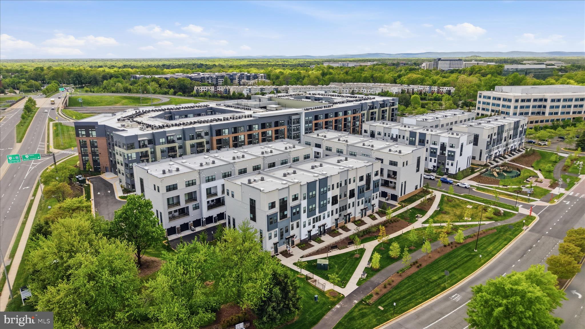 COMMONWEALTH PLACE AT WESTFIELDS - Residential