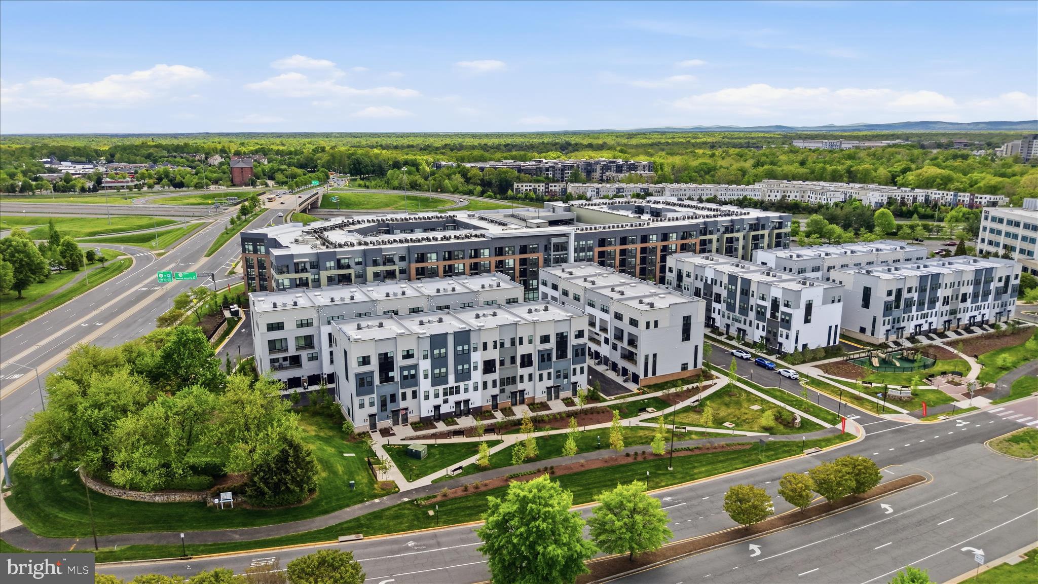 COMMONWEALTH PLACE AT WESTFIELDS - Residential