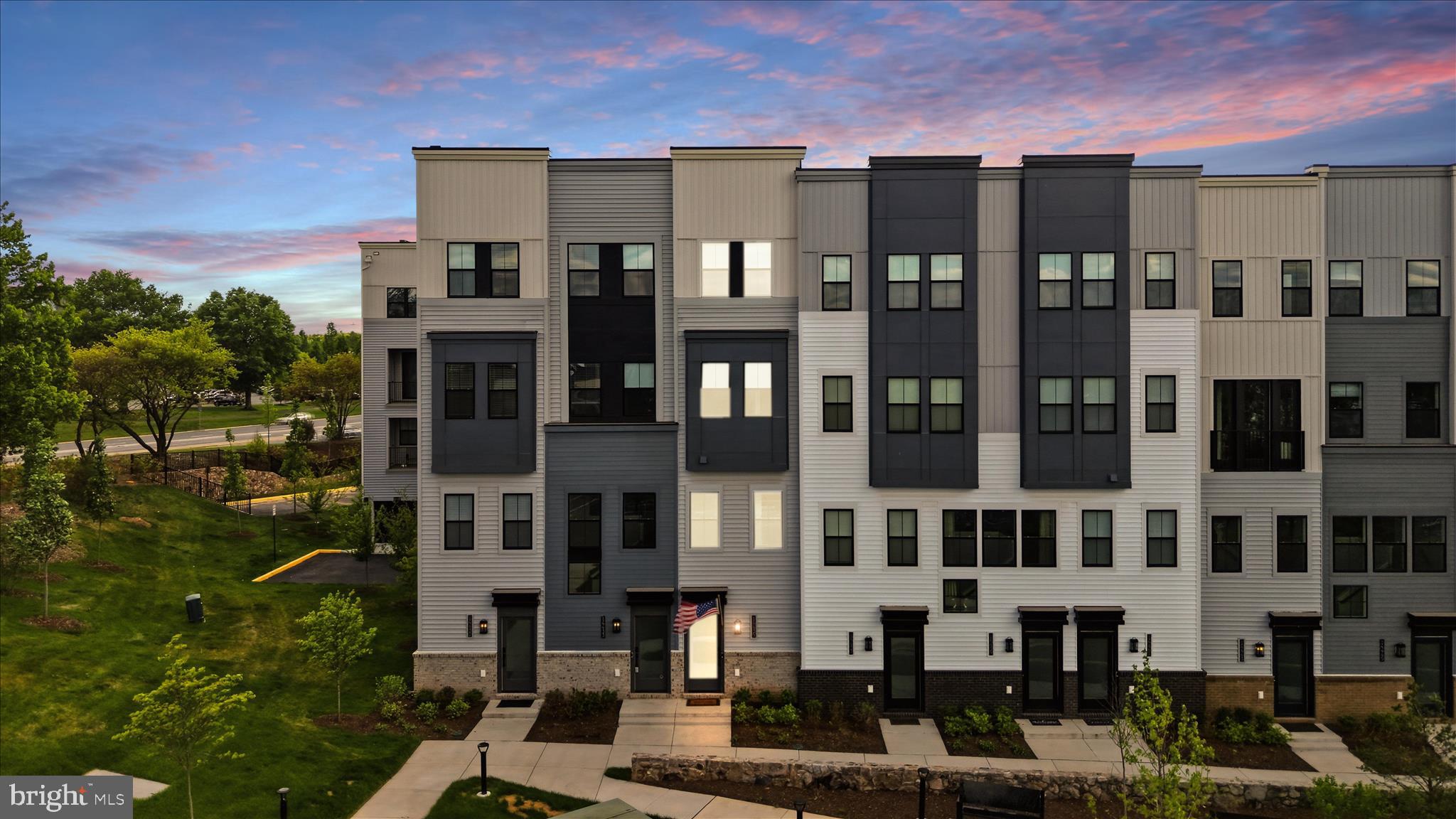 COMMONWEALTH PLACE AT WESTFIELDS - Residential