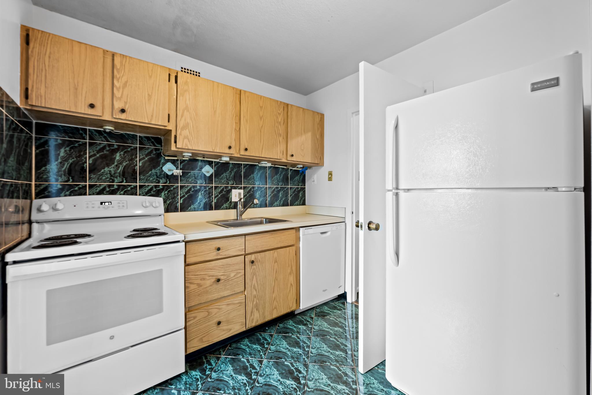 CHARLES VILLAGE - Residential Lease