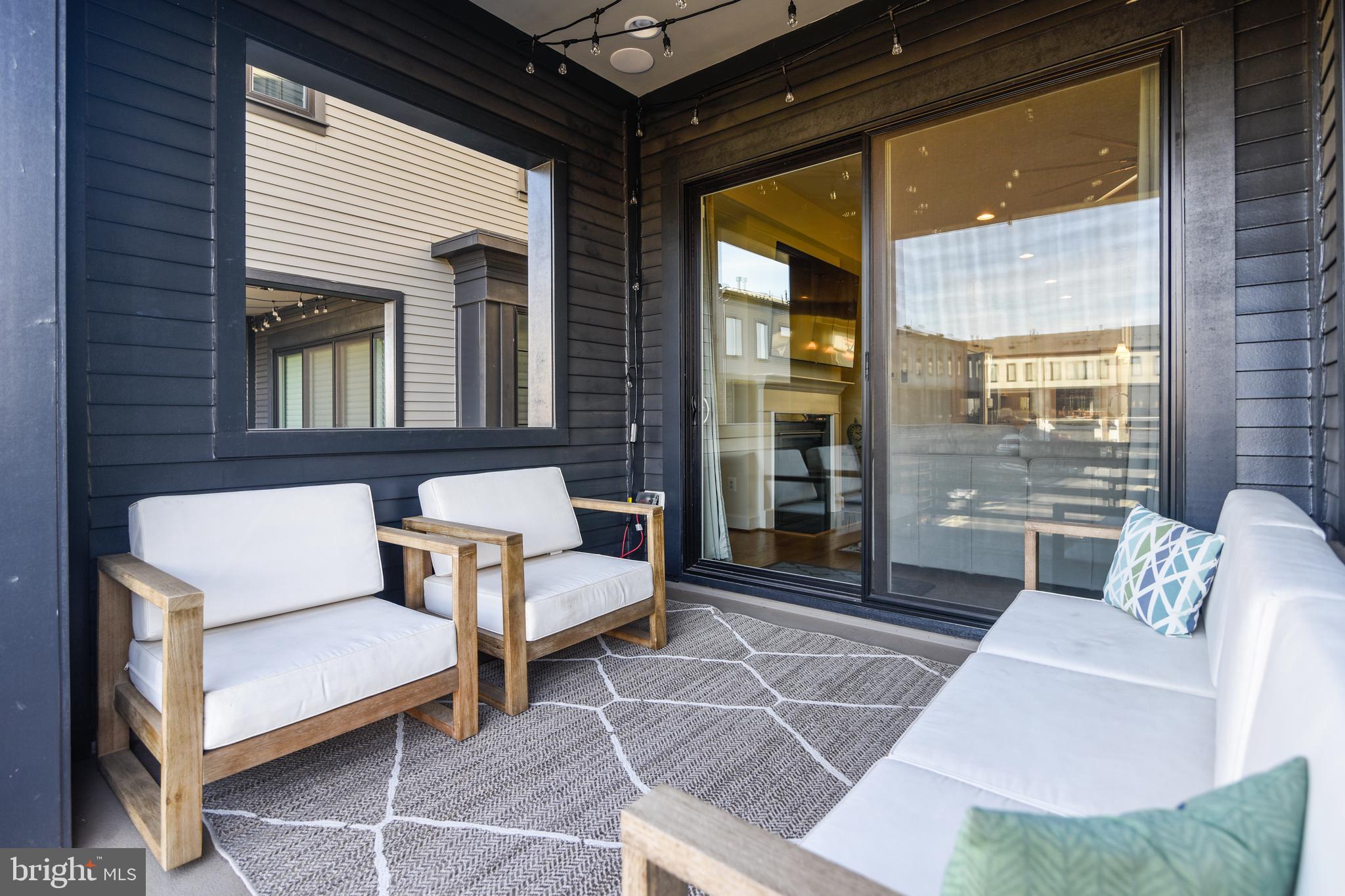 ONE LOUDOUN - Residential