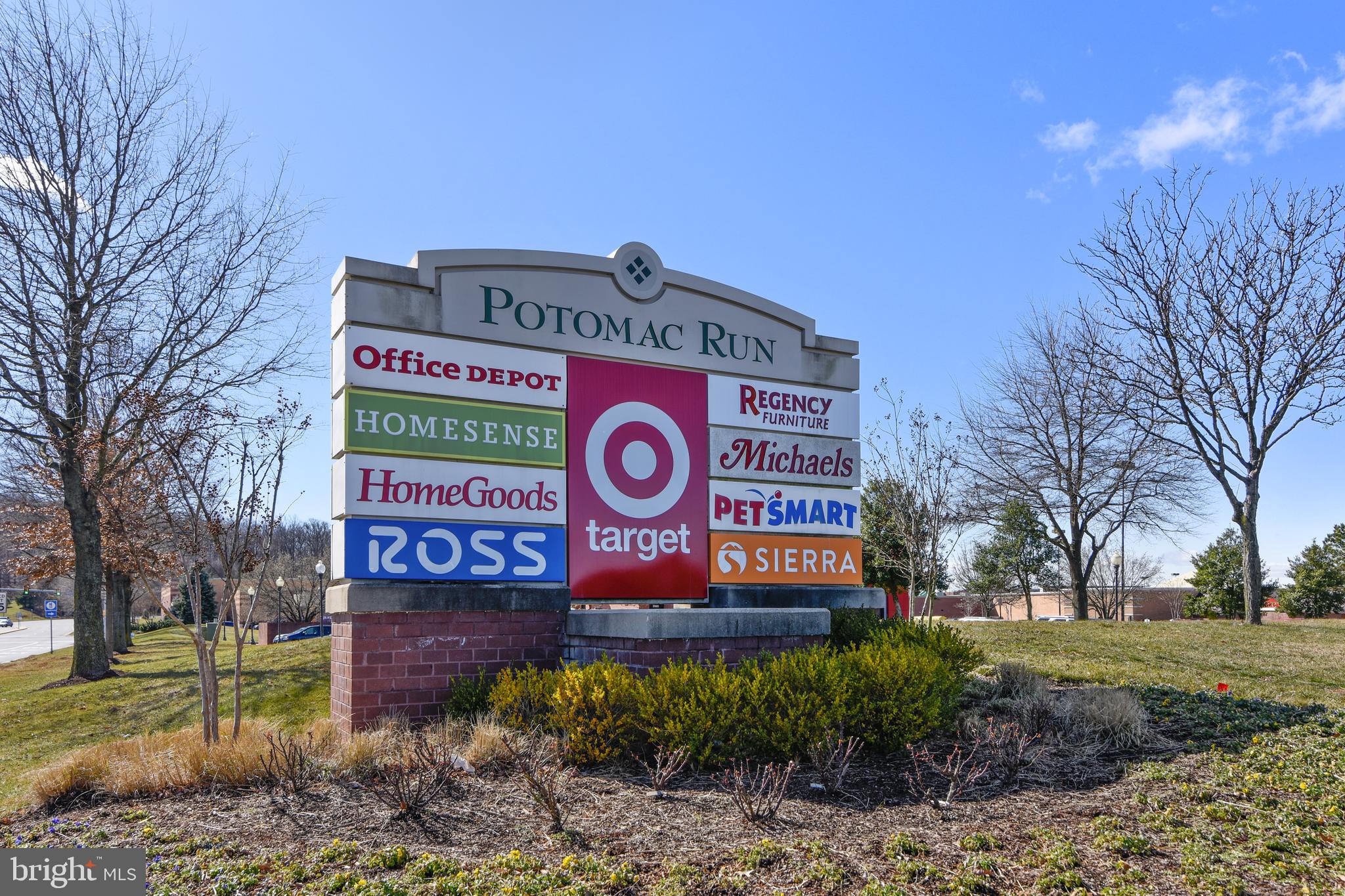 ONE LOUDOUN - Residential