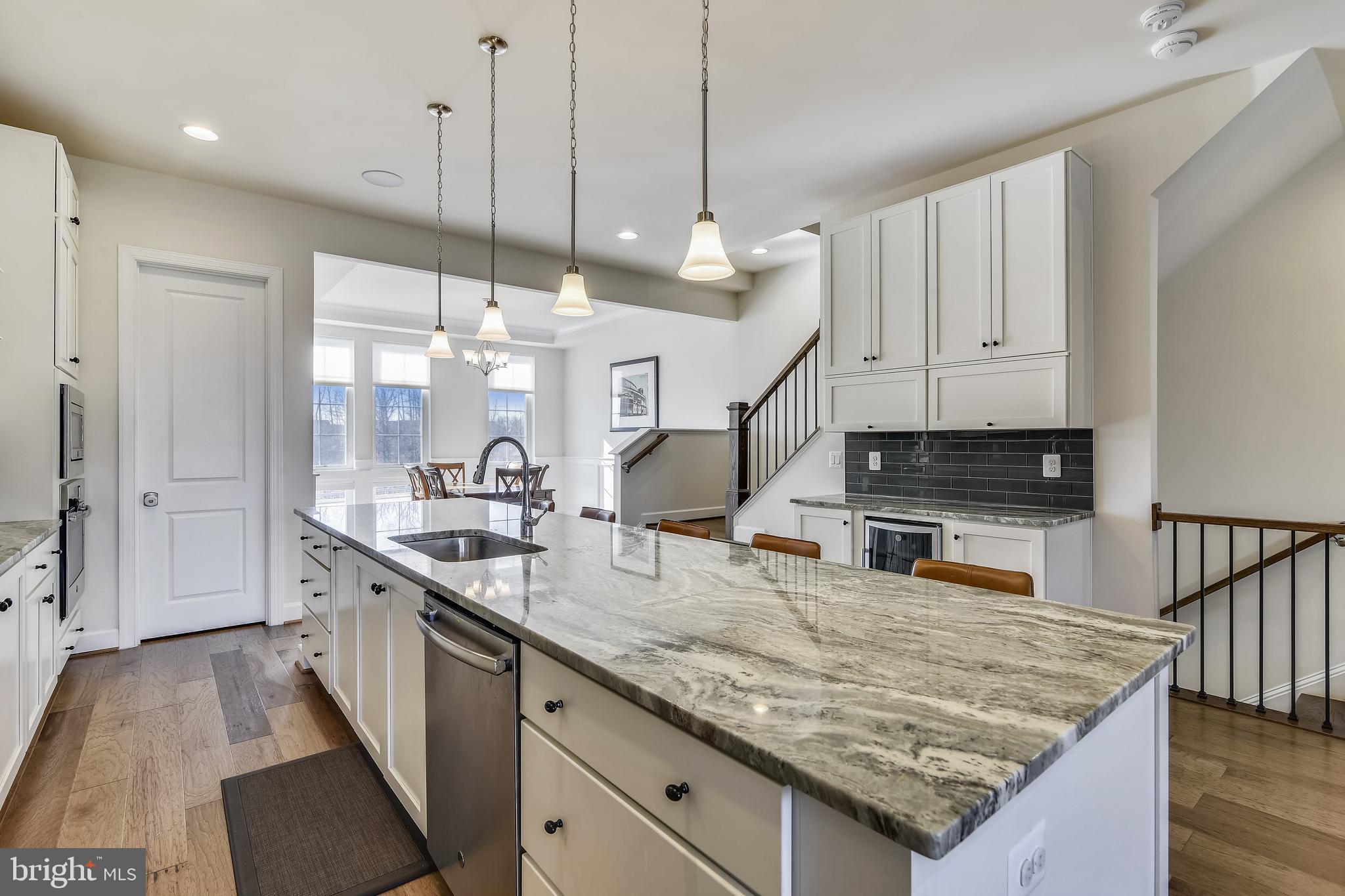 ONE LOUDOUN - Residential