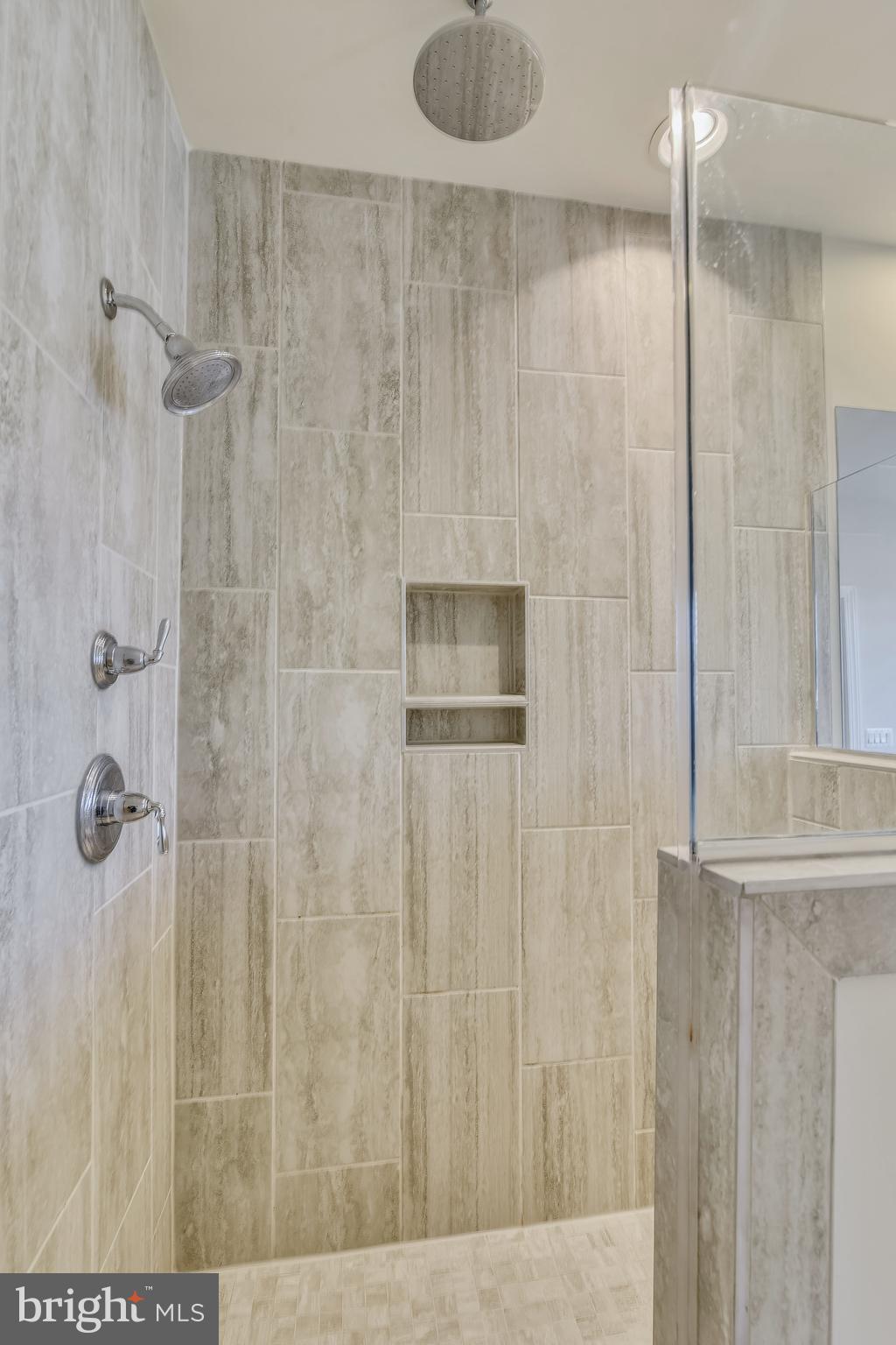 ONE LOUDOUN - Residential