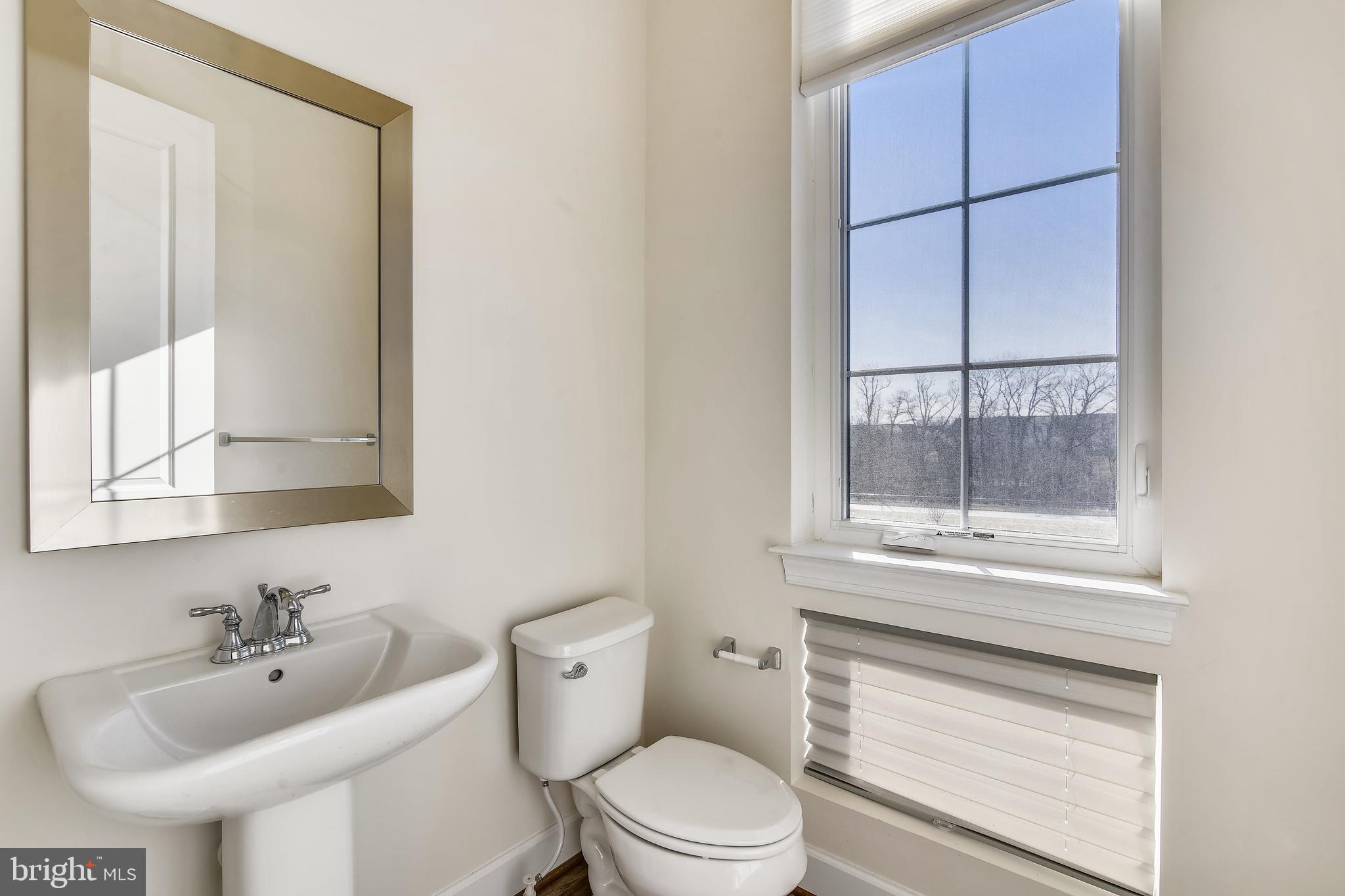 ONE LOUDOUN - Residential