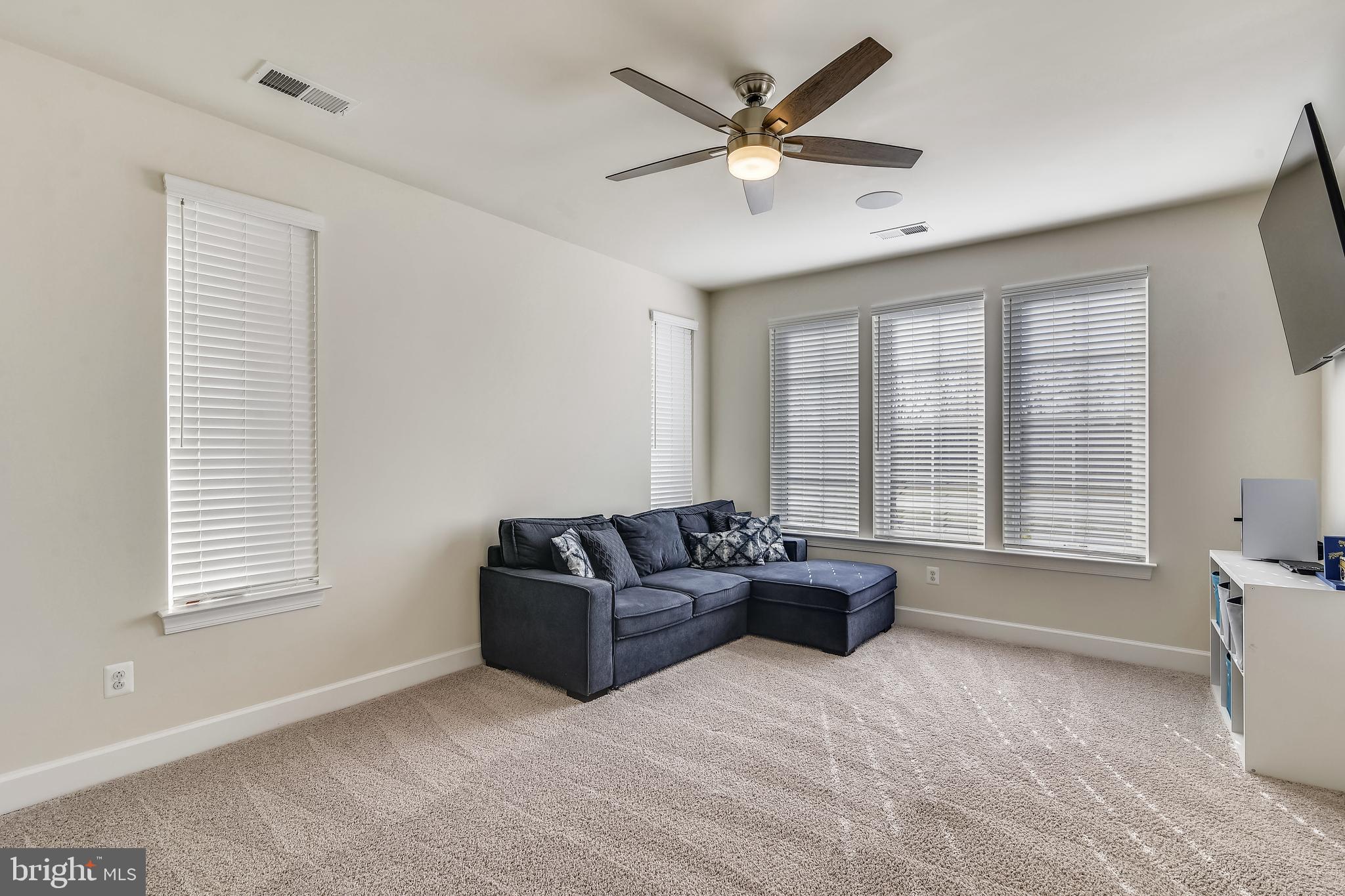 ONE LOUDOUN - Residential