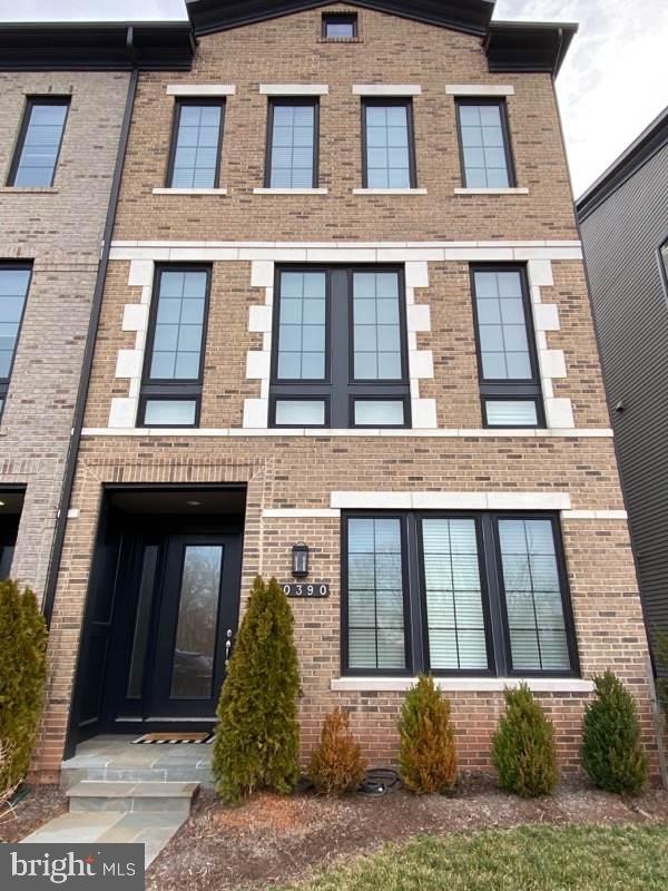 ONE LOUDOUN - Residential