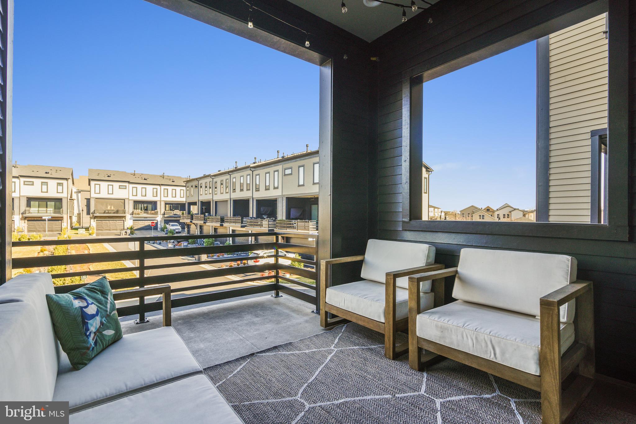 ONE LOUDOUN - Residential